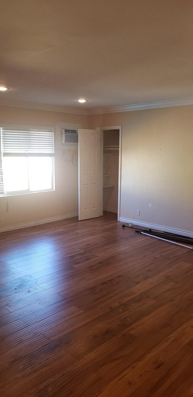 13833 Oxnard St unit 14, Van Nuys, CA 91401 - photo 2