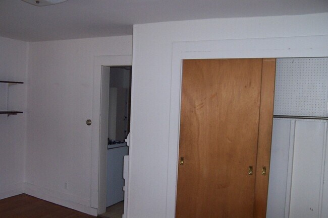 1352 Wilmot Ct unit 1, Ann Arbor, MI 48104 - photo 2