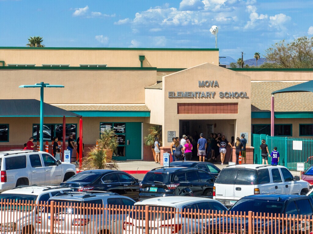 Moya Elementary School is setup well for parents to drop-off and pickup their kids.