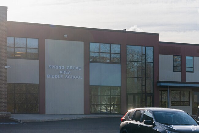 Spring Grove Middle School has a B rating on Niche.