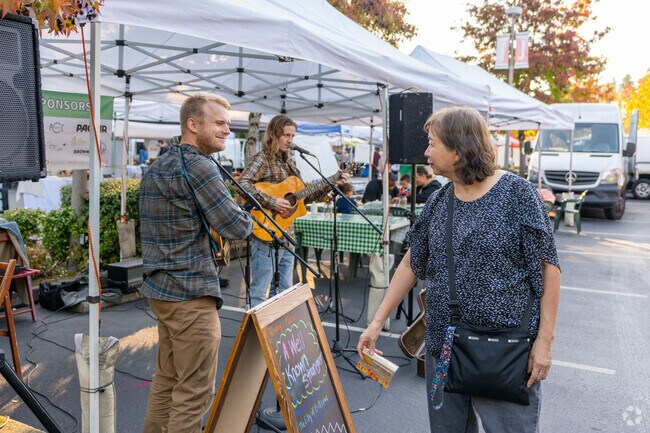 Enjoy live music at the farmers market near Northeast Bellevue.