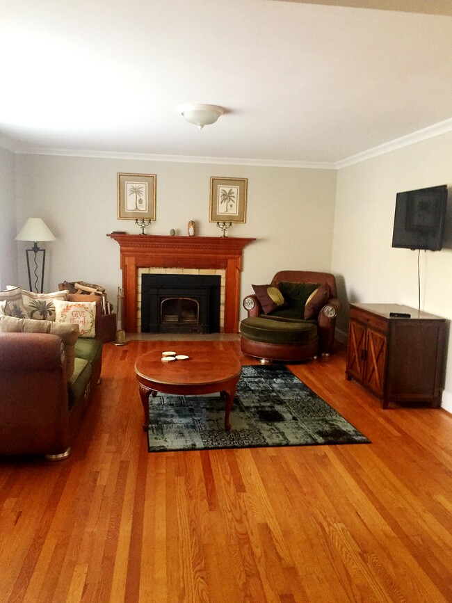 5027 Hollow Rock Rd, Durham, NC 27707