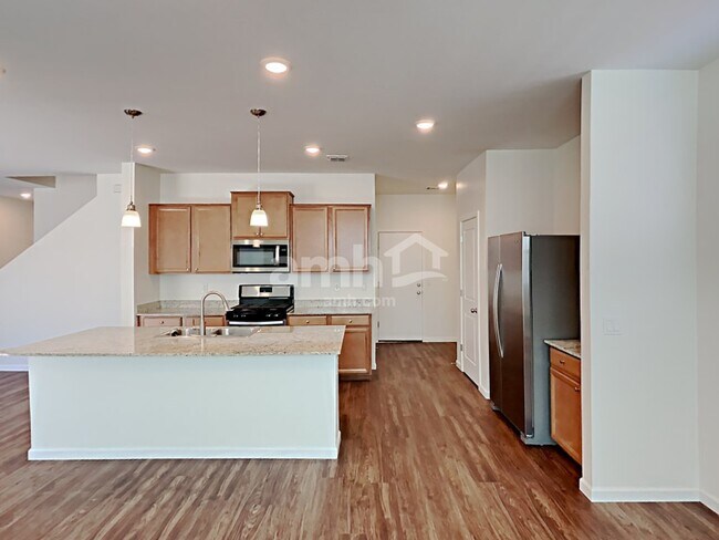 14221 W Georgia Dr, Surprise, AZ 85379 - photo 5