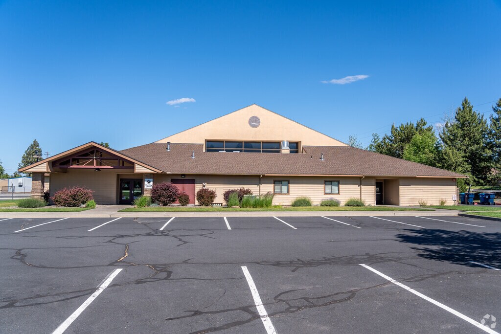 Eastmont Community School is a private school in Bend serving grades pre-K-5.