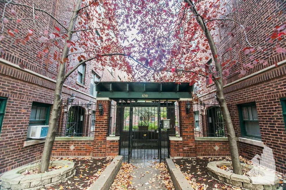 630 W Arlington Place unit 630-2, Chicago, IL 60614 - photo 1