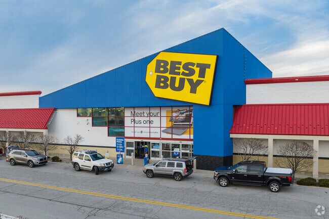 Northcrest shopping center has many great stores nearby Crestwood in Fort Wayne.