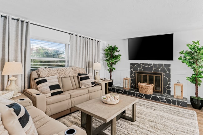 1442 45th Ave NE, Saint Petersburg, FL 33703 - photo 3