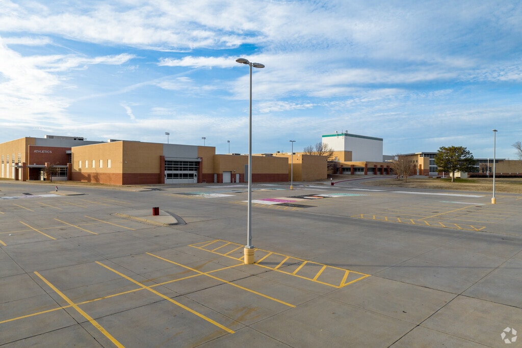 Wichita Heights High School, Rankings & Reviews