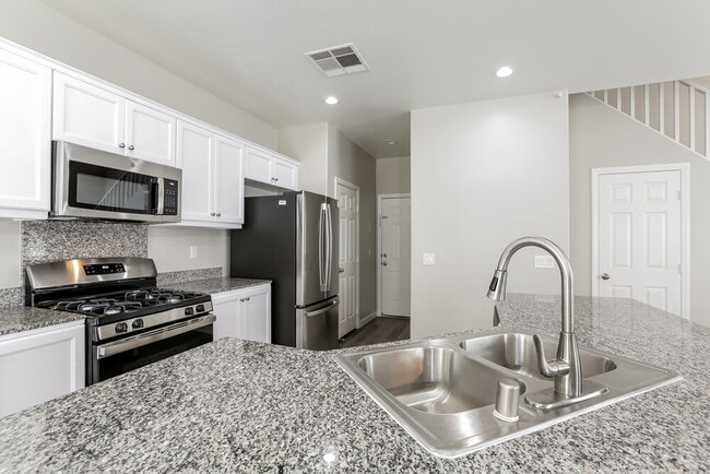 3641 Pinnate Dr, Las Vegas, NV 89147 - photo 7