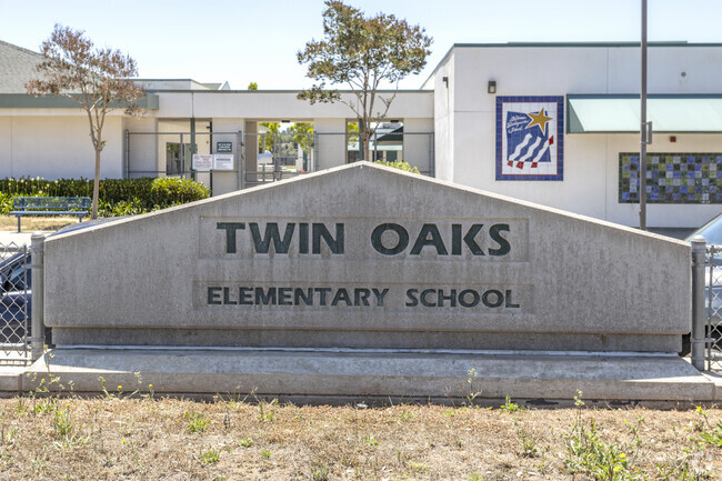 The monument of the Twin Oaks Elementary School in San Marcos.