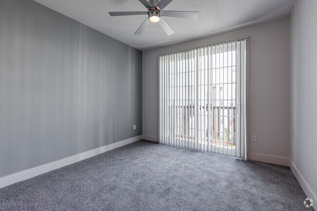 2 BR , 2 BA - 1,067SF