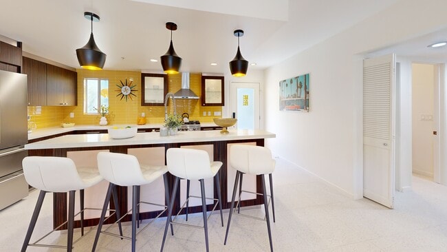 588 E San Lorenzo Rd unit 102, Palm Springs, CA 92264 - photo 2