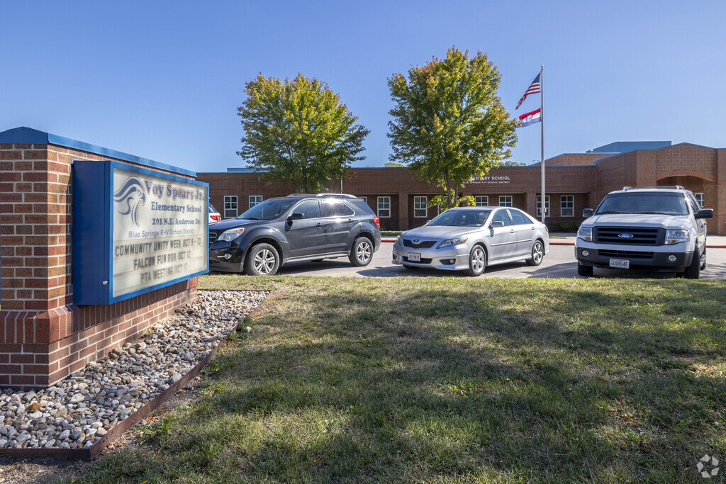 Younger children in Lee's Summit and Chapel Ridge may attend Voy Spears Jr. Elementary School.