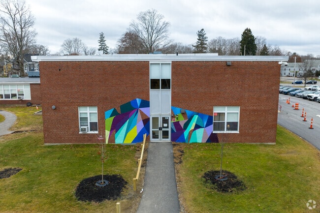 Lincoln Street Elementary School is a public school in Exeter.
