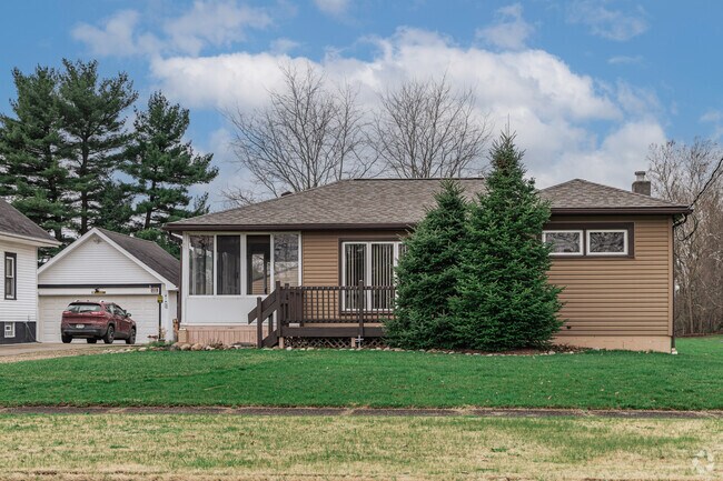 Ranch homes in Waynesburg can include stoops and porches.