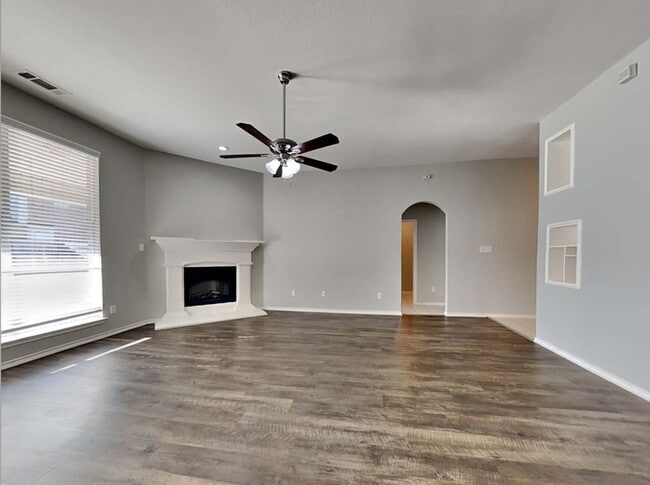 2920 Crystal Way, Grand Prairie, TX 75052 - photo 3