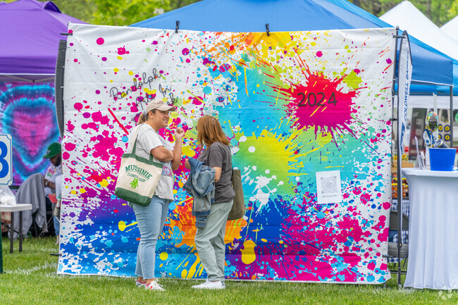 Art in the Park gathers art lovers for a night full of fun in nearby Chester, NJ.