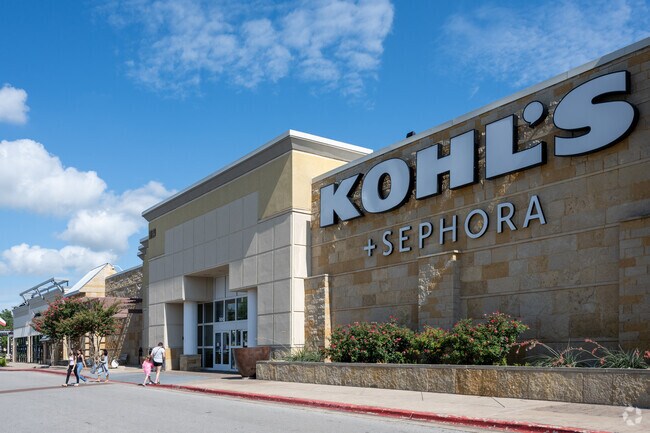 Wolf Ranch Town Center provides Oaks at San Gabriel residents with a variety of shops and restau