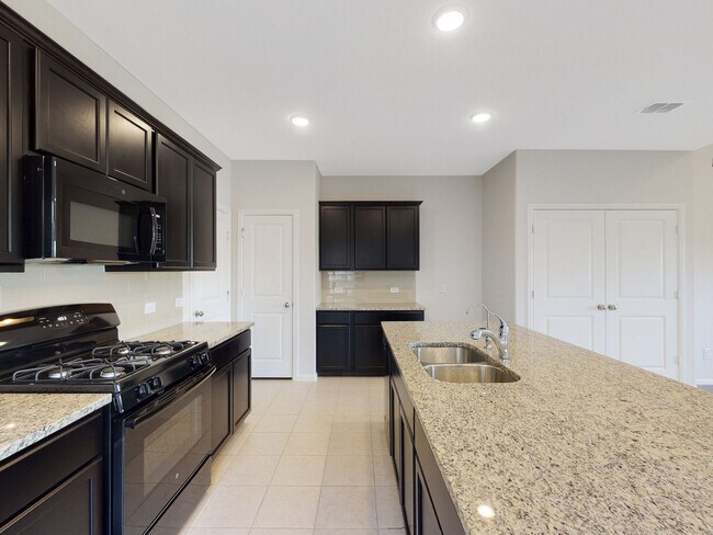 8024 Butterfield Dr unit 37163101, San Antonio, TX 78227 - photo 7