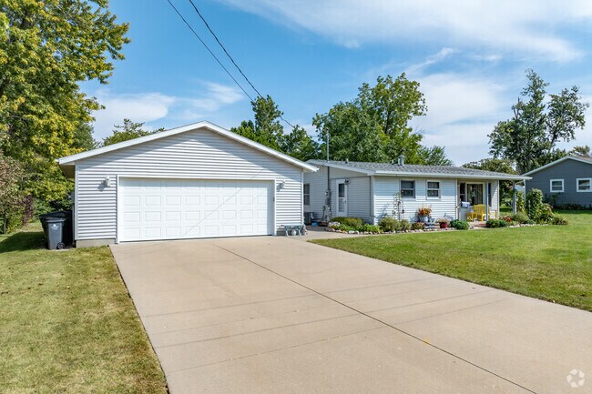 Modest ranch-style homes are the dominant style in Lincolnway Village.