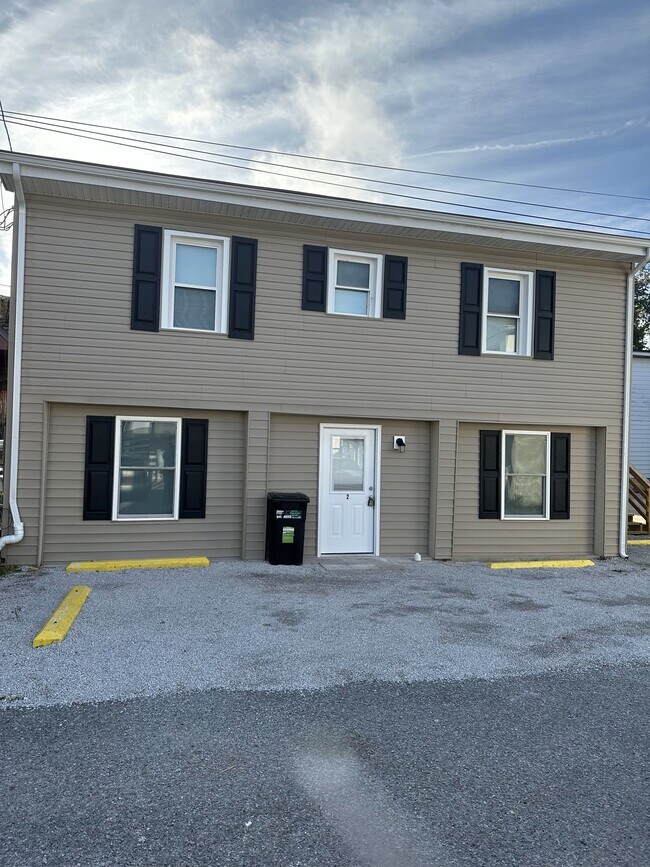 107 Violet Aly unit 1, Pikeville, KY 41501 - photo 2