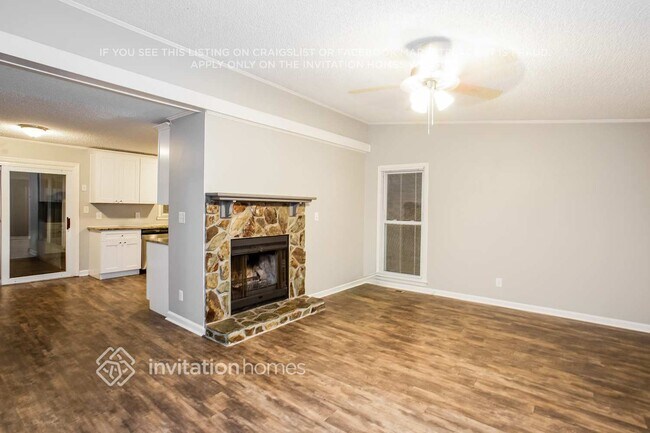 8206 Saucalito Ct, Charlotte, NC 28215 - photo 5