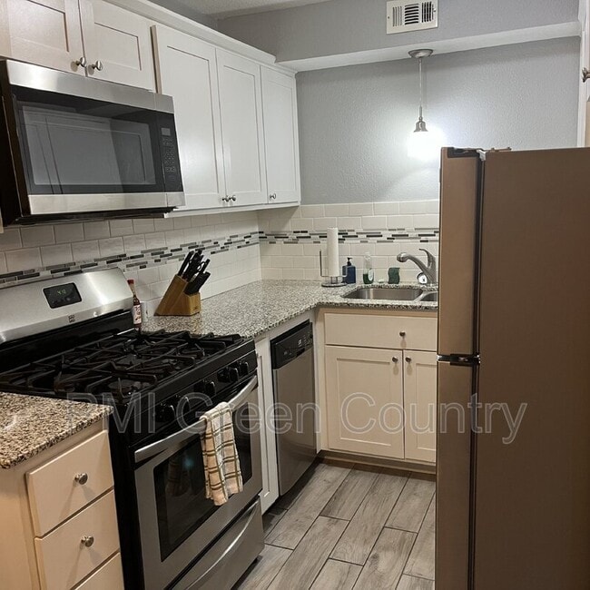 1313 E 48th St unit 14, Tulsa, OK 74105 - photo 4