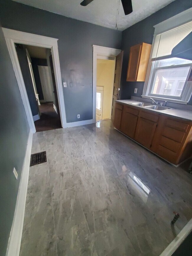 1526 Dixmont Ave unit 1, Cincinnati, OH 45207 - photo 5