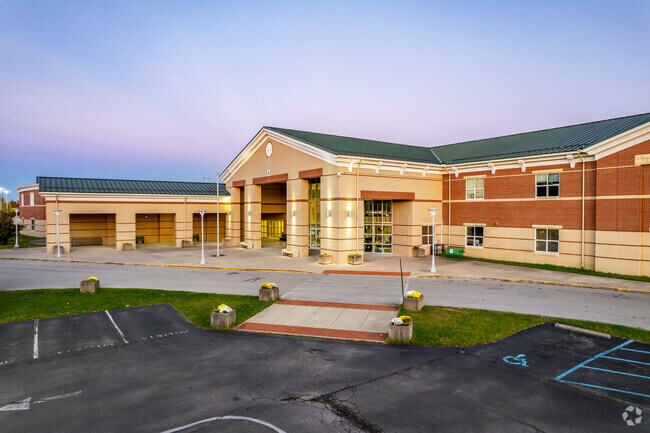 Bryan Station High School has a 17-1 student teacher ratio & is an above average school.