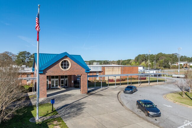 Riverdale Middle School welcomes students in grades 6th through 8th.