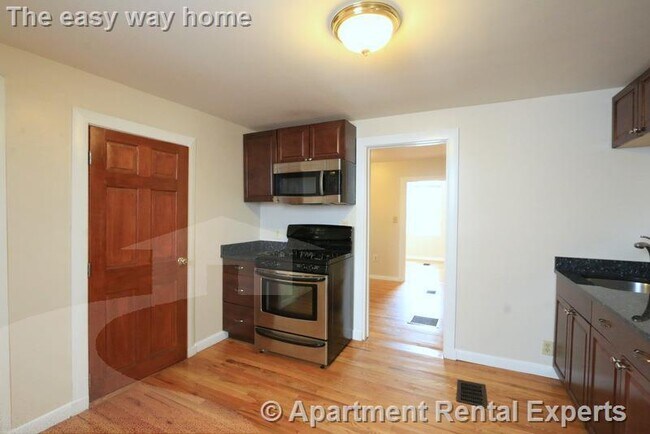 429 Franklin St unit 1-R, Cambridge, MA 02139 - photo 3