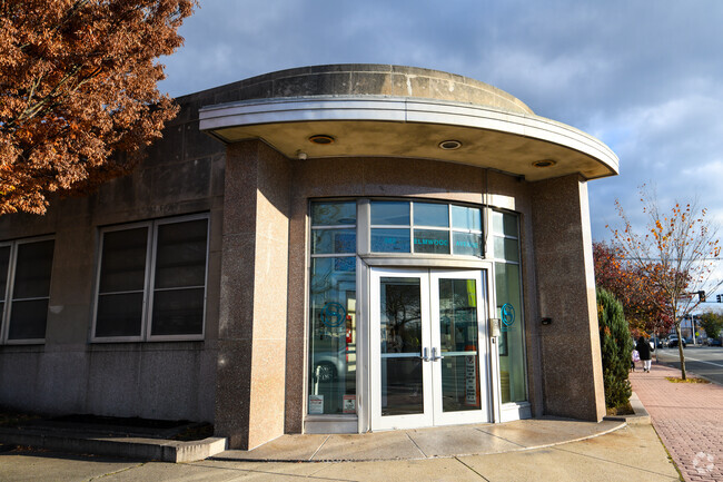 Sophia Academy provides education in the neighborhood of 
Elmwood.