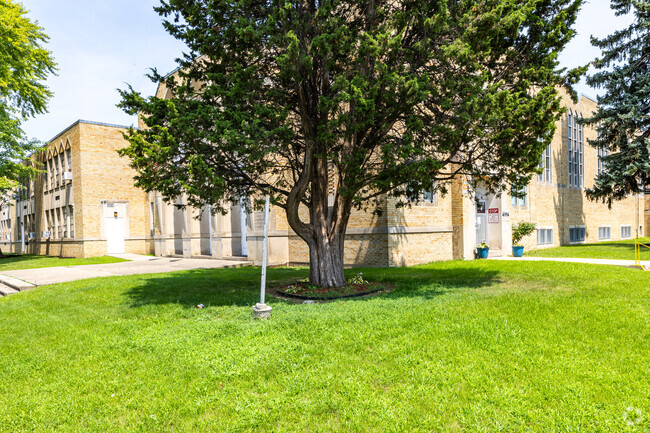 Hickman Academy Preparatory School is a private school in the Lincoln Creek neighborhood.