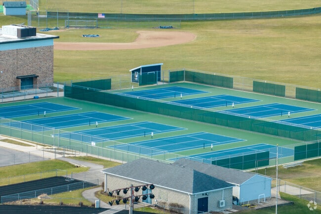 Cary Grove High School features tennis courts.