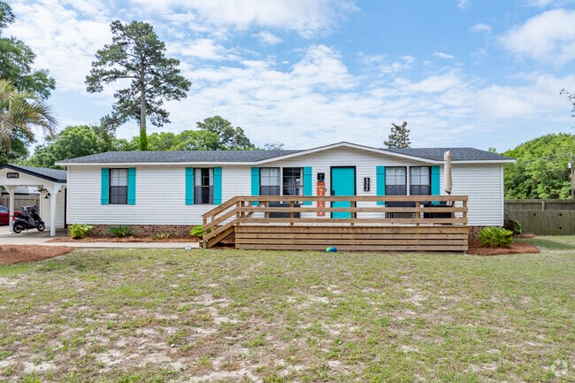 Calabash, NC offers affordable housing with a median property value of $202,000 in 2023, significantly below the national average of $303,400.