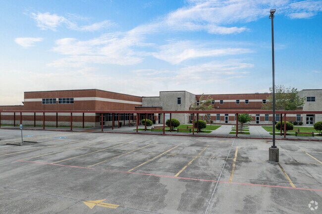 San Jacinto Intermediate earns a B rating from niche.com.