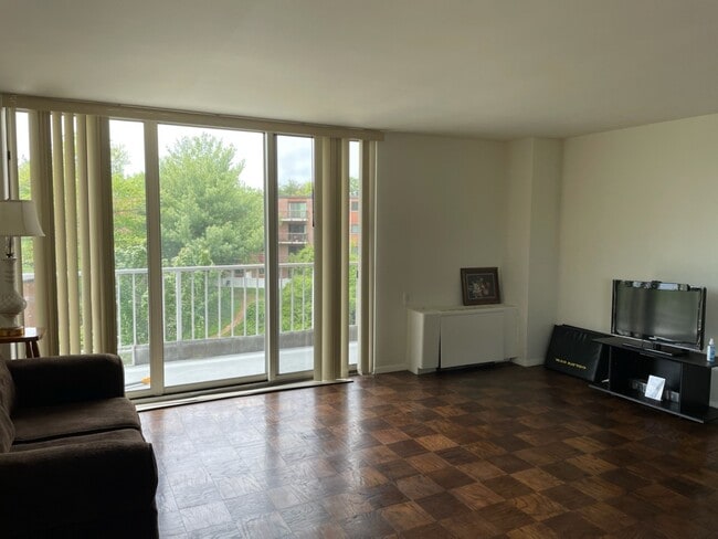 Boling Brook Towers unit 602, Alexandria, VA 22302 - photo 4