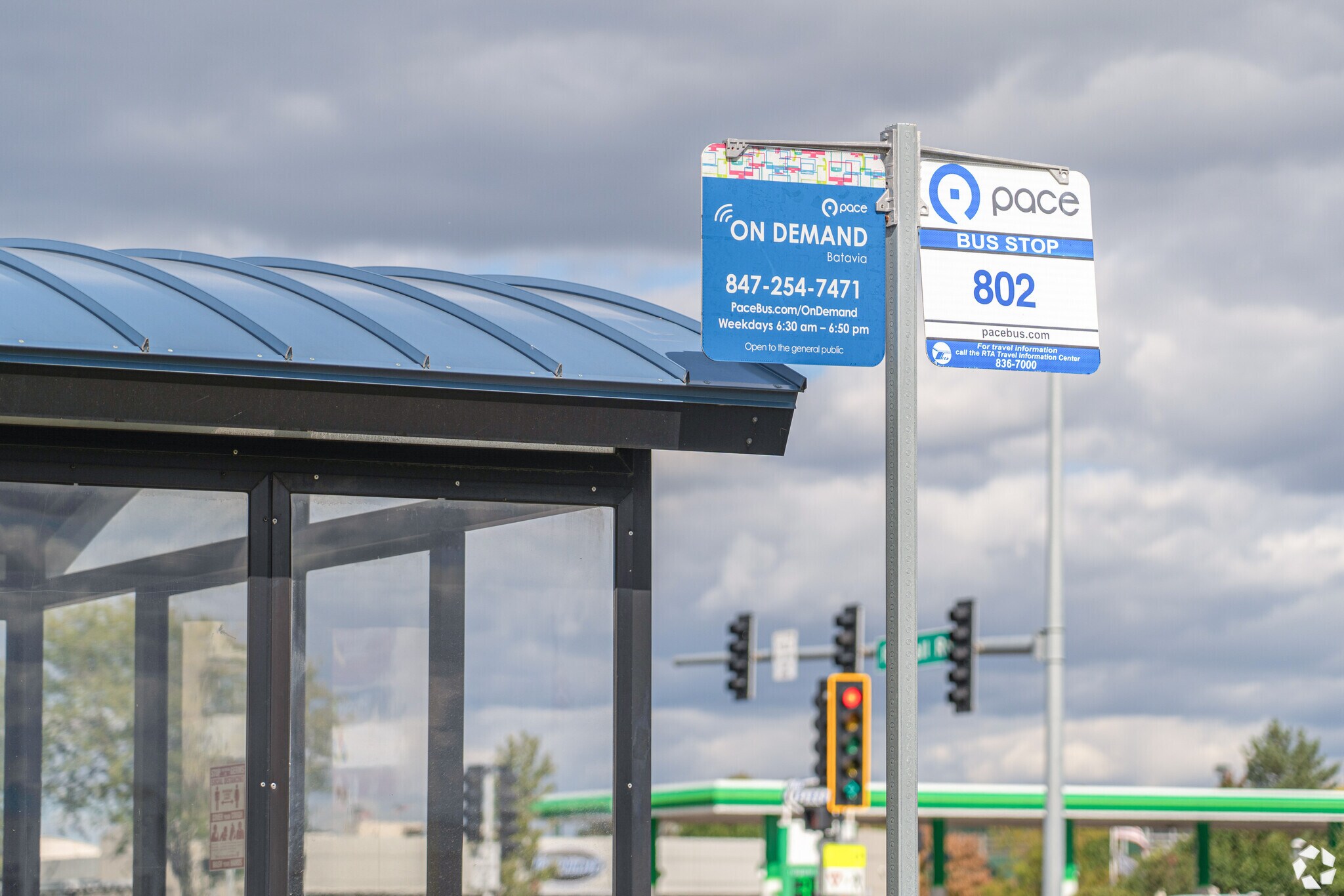 Public transport make commuting convenient in Southwest Geneva.