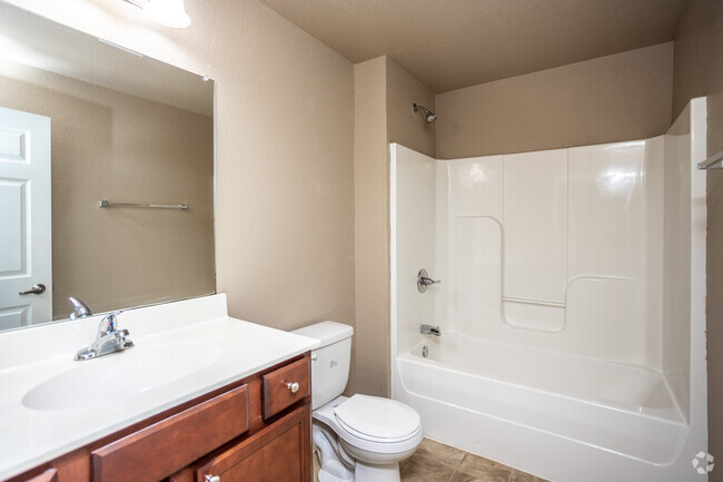 2BR, 2BA - 1,054 SF