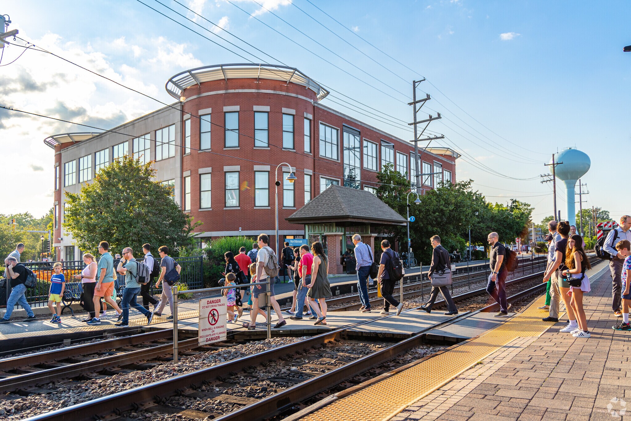 Glenbrook Countryside commuters can take the Metra at the Northbrook station.