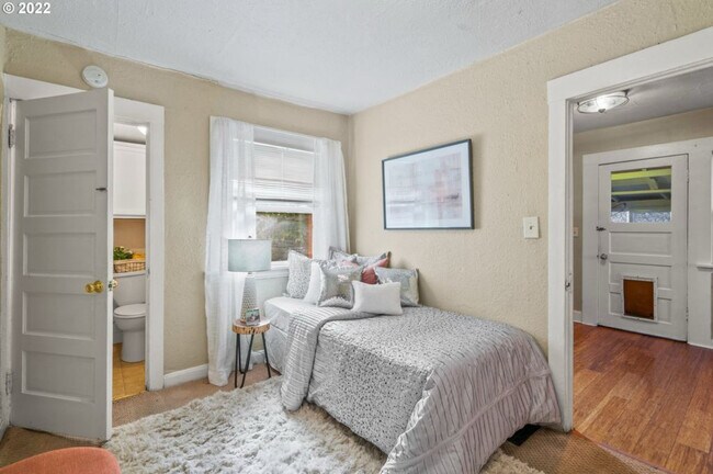 5322 NE 11th Ave, Portland, OR 97211 - photo 5