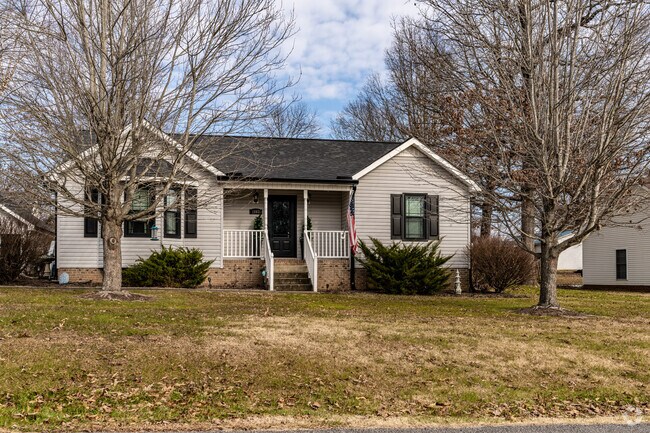 There are a few Craftsman homes throughout Dickson.