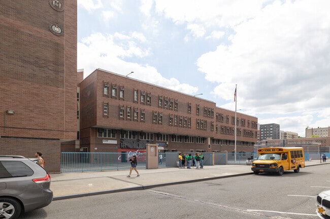 P.S./M.S. 31 The William Lloyd Garrison has a large student body.