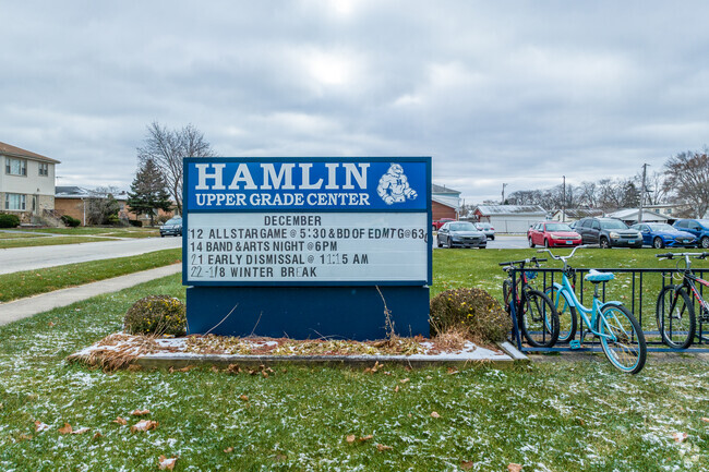 Hamlin Upper Grade Center is located in Alsip, IL.
