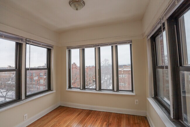 7445 N Greenview Ave unit 318, Chicago, IL 60626 - photo 4