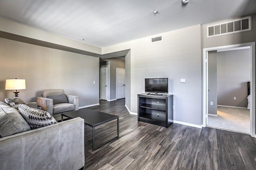 8465 Regents Rd unit ID1280455P, San Diego, CA 92122 - photo 1