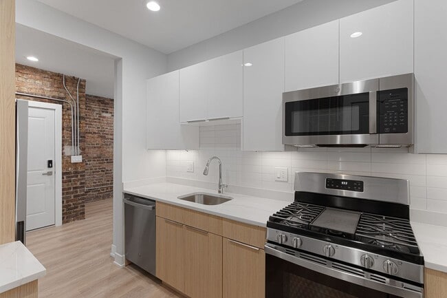 1902 W Morse Ave unit 2, Chicago, IL 60626 - photo 5