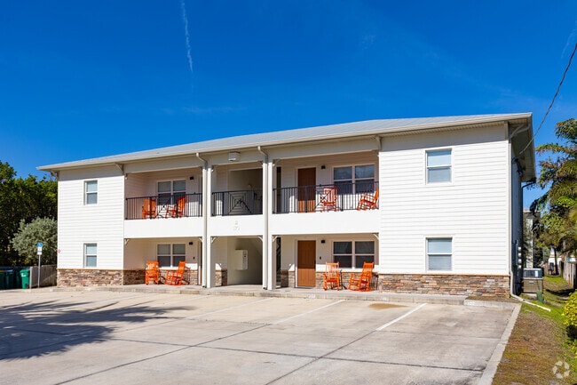 171 24th St Cocoa Beach, FL 32931