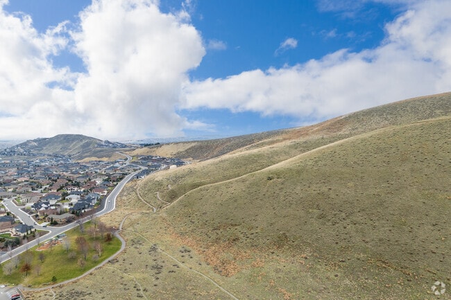 Richland offers beautiful views over the city with nearby hiking trails.