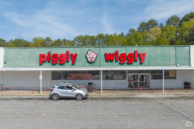 Residents can grab daily essentials and more at the nearby Piggly Wiggly.